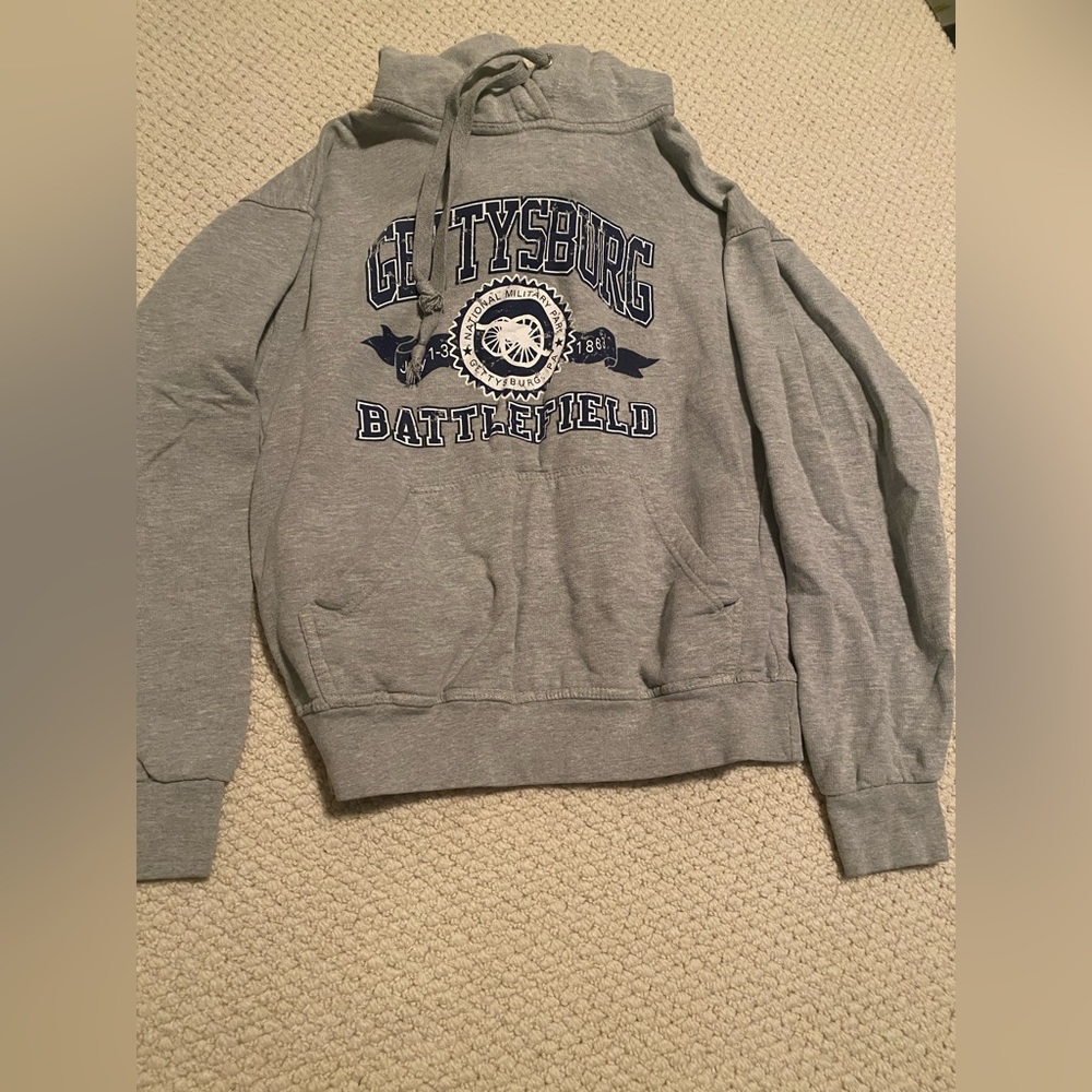 Gettysburg sweatshirt size M fits 5’2 and under